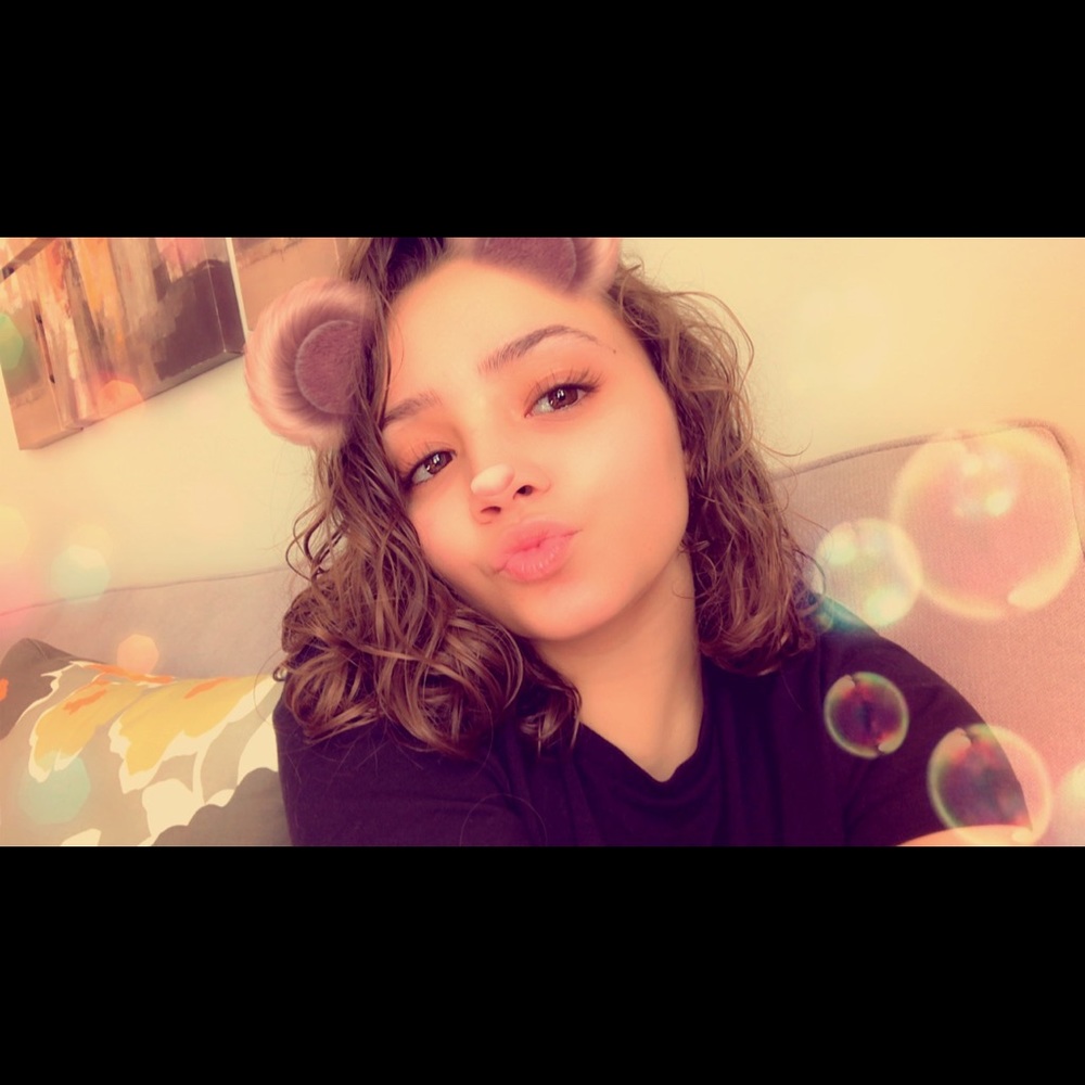 Meet your Posher, Alyssa